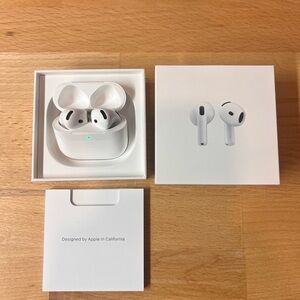 Apple White Wireless Earbuds with Charging Case